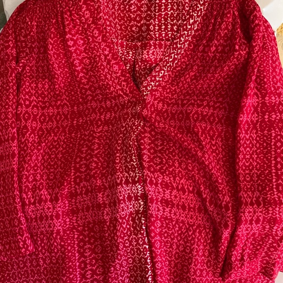 4 beautiful blouses All like new. - Picture 3 of 4